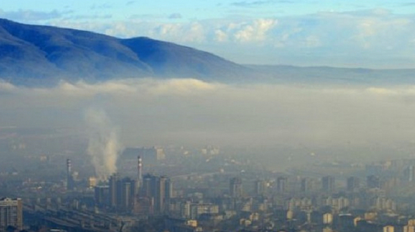 Мръсен въздух  утре в София