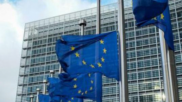Евродепутати зоват ЕК да затегне одита на еврофондовете в България