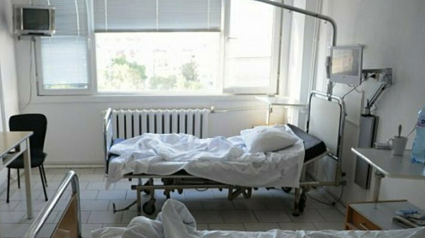 Мъж почина в приемната, докато чака Ковид легло в болницата в Благоевград