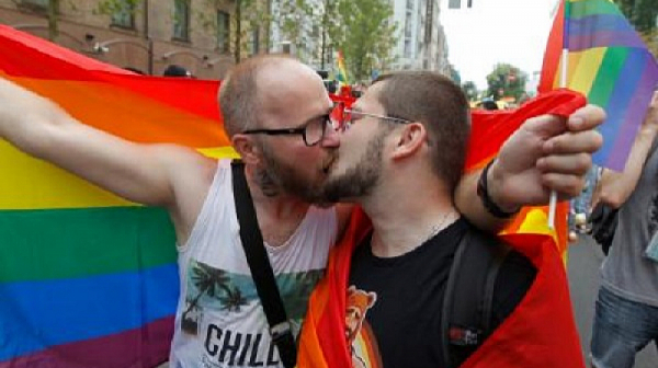 Русия забранява ЛГБТИ пропагандата
