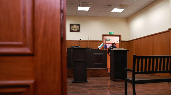 Условна присъда за учителя, преспал с 13-годишна ученичка