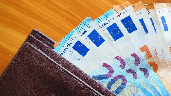 Командировъчните през 2026: 22 евро на ден с нощувка, без – 11