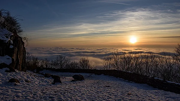 Студена пролет в затоплящ се свят: Защо климатът ни „люлее“ все по-силно