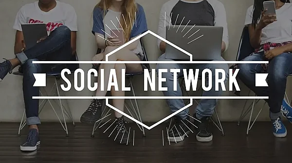 9 от 10 млади хора в Европа живеят в социалните мрежи. На каква цена?