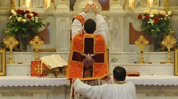 Разкол във Ватикана: Готвят ръкополагането на епископи без благословията на Рим