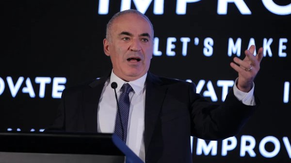 Шах с пешката: Арестуваха задочно Гари Каспаров