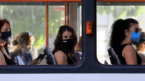 Промяната от 1 февруари: Без шлемове и шалове, само с маски на обществени места