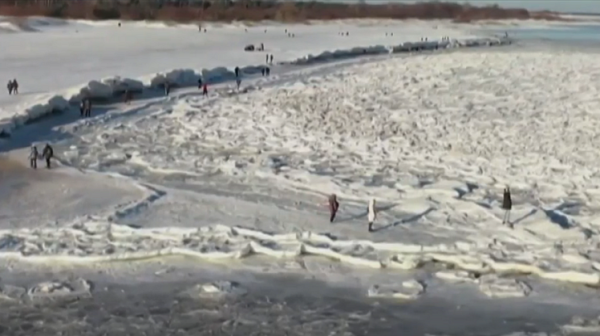 Балтийско море замръзна, стана пързалка. Невиждан студ в САЩ и Канада