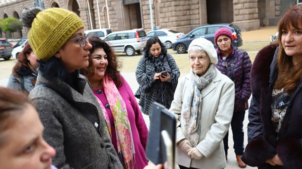 ”Майки срещу войната” внесоха подписка в НС срещу въвличането на България в конфликта