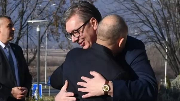 Президентска прегръдка на Радев и Вучич на фона на шпионски скандал