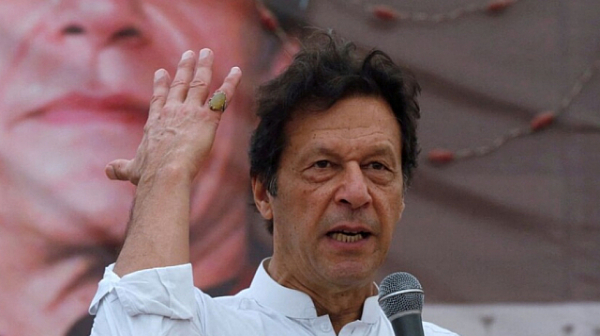 Бившият пакистански премиер Имран Хан е обвинен в тероризъм