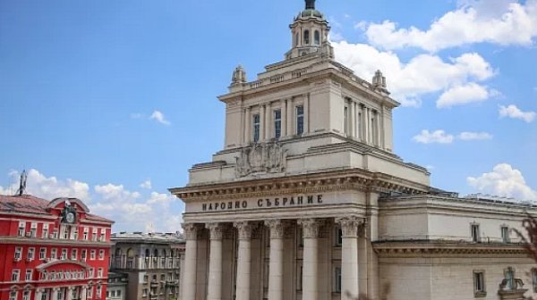 Парламентът днес гласува оставката на кабинета „Желязков“