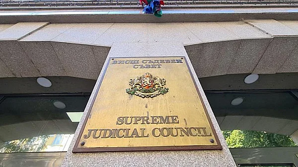 4874 евро основна заплата за върховните магистрати при 620 евро минимална в България