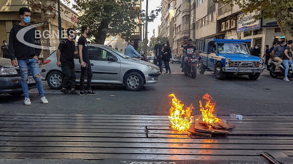 Убийства, масови екзекуции и насилие над протестиращи в Иран