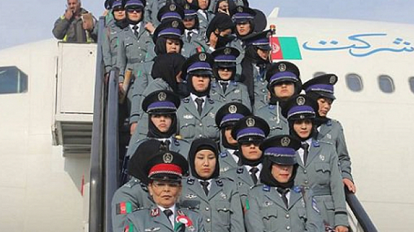 Насилие над афганистански жени полицаи