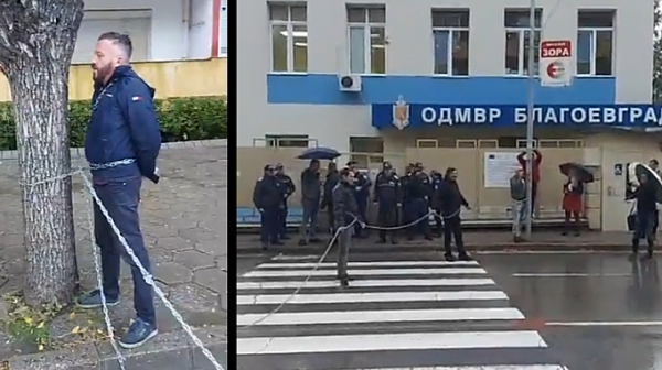 Хора се овързаха с вериги пред полицията в Благоевград /видео/
