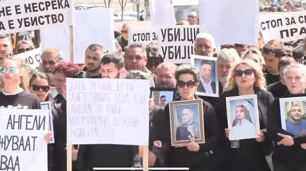 Мицкоски към скърбящите родители от Кочани: „Определете цена за децата си“