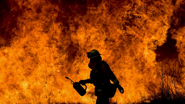 36 пожара гасят към момента огнеборците у нас