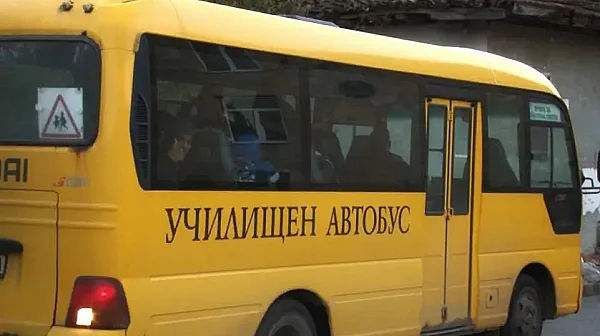 Микробус с ученици катастрофира в квартал „Драгалевци“