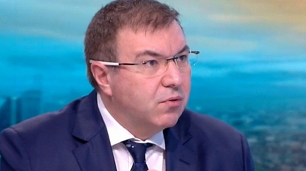Министър Ангелов: Няма как да направим нови лекари, медицински сестри и санитари