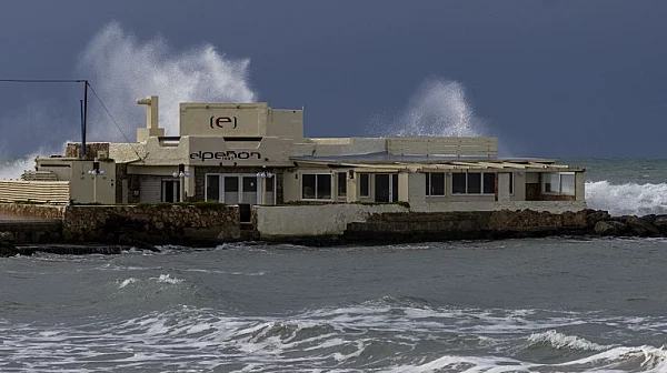 Бурята „Кристина“ прегази Португалия: Най-малко пет жертви, транспортен хаос и разрушения