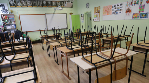 Част от учениците се връщат в класните стаи от 17 май