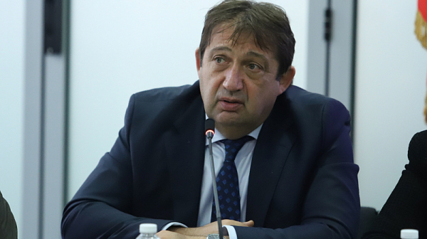 Шишков: И преди 1 октомври може да потече газ от Азербайджан, ако се събере документацията