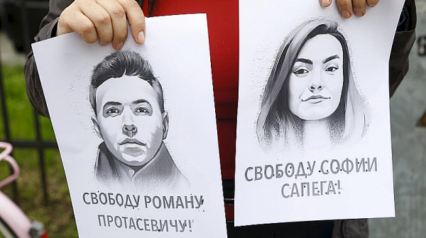 Протасевич и приятелката му вече са под домашен арест