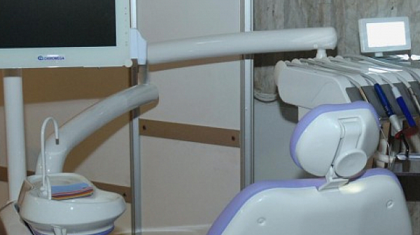 Пациенти обвиняват зъболекар в измами с импланти за десетки хиляди