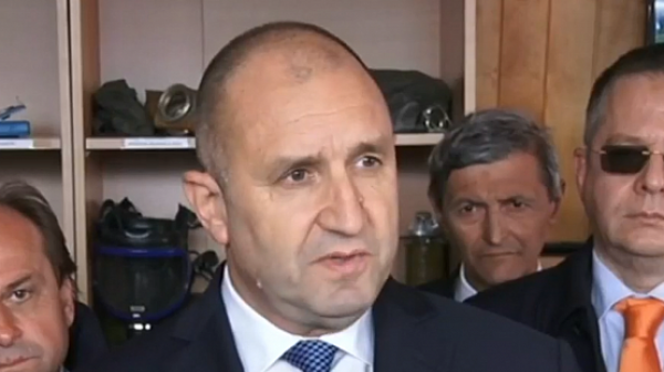 За президента Радев няма условия за визита във Франция, няма да капитулира за РС Македония