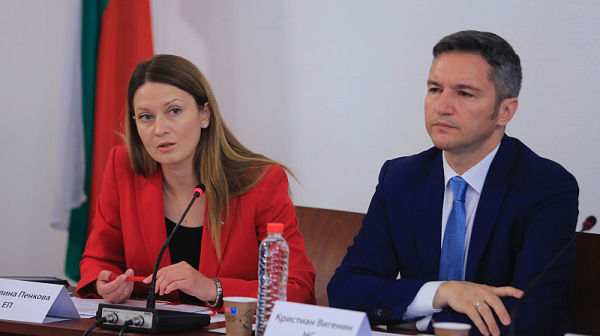 Цветелина Пенкова и Кристиан Вигенин: Нови работни места и инвестиции са целите на регламента за промишленост с нулеви нетни емисии