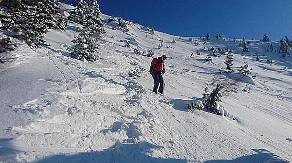 Сериозни снегонавявания и риск от лавини в планините, предупреждава ПСС