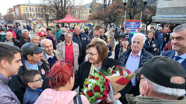 Нинова от Смолян: Не е време за експерименти и популизъм, а за работещи решения с грижа за хората