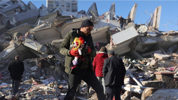 Повече от 500 ранени след последното земетресение в Турция