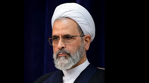 Наследникът в сянка: Алиреза Арафи поема Иран в най-критичния му час