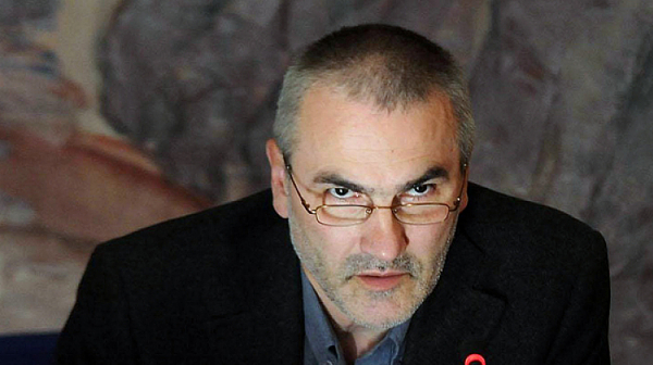 Иван Бакалов: Политическата криза се казва Борисов, прави фарс след фарс