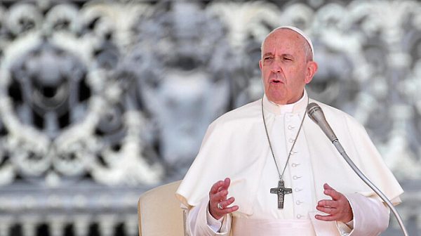 Папата: Консуматорското общество е вирус