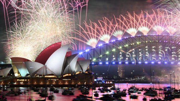 Нова Зеландия и Австралия посрещнаха 2026 с взрив от цветове