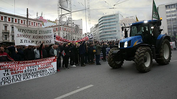Фермерите прекратиха протеста си пред парламента в Атина