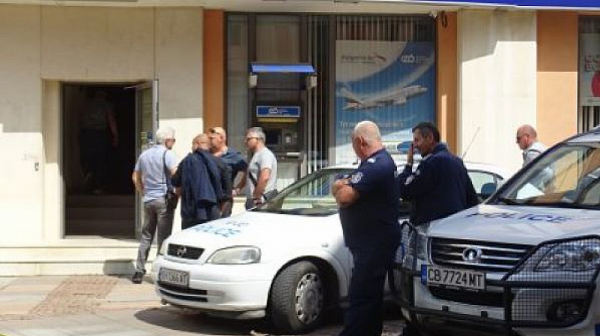 Постоянен арест за бившия полицай, ограбил банка в Дупница