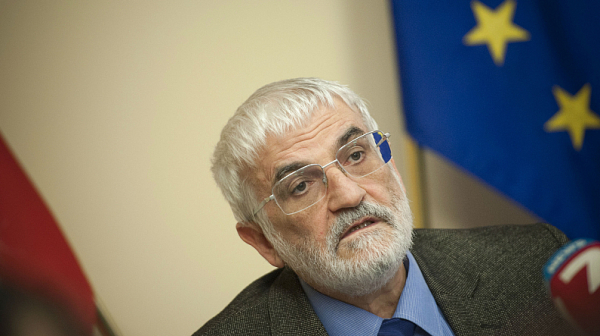 Няма обедняла държава след влизането в еврозоната, убеден е икономистът проф. Валери Димитров
