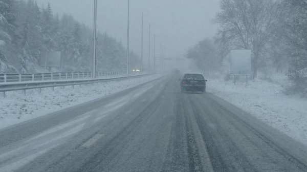 АПИ предупреждава: Очаква се сняг, шофьорите да подготвят автомобилите си за зимни условия