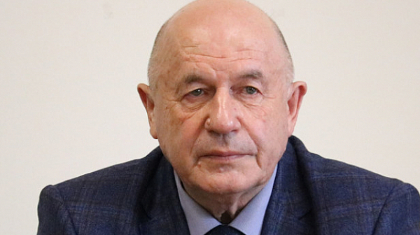 Нинова слага свой човек за шеф на ВМЗ Сопот - освободеният вчера областен управител на София