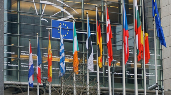 Европейската комисия: През 2021 ножицата между богатите в ЕС и България се разтваря още