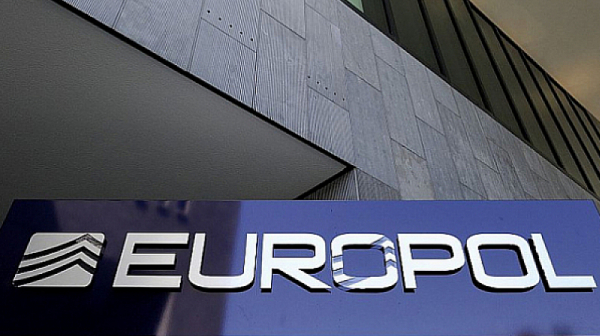 Европол разледва нелегален трафик на украински бежанци в 14 страни