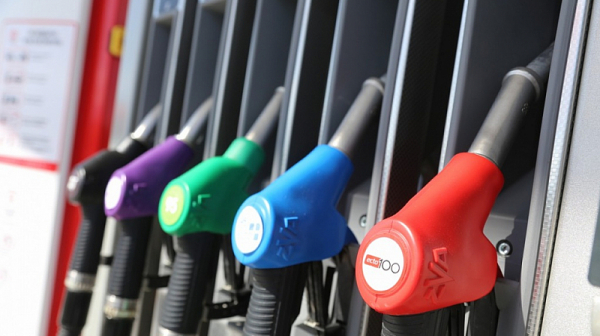 Експерт: Цената на бензина пада с 10 стотинки, метанът става още  по-невъзможен