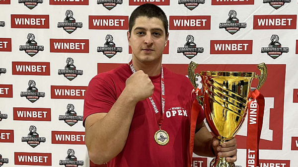 Йордан Цонев е първият абсолютен шампион на турнира по канадска борба WINBET Open