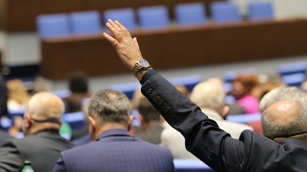 Парламентарна комисия решава да поръча ли България от руската ваксина ”Спутник V”