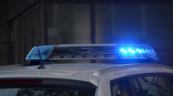 Шофьор удари 6 коли и автобус при гонка с полицията в Бургас, издирват го
