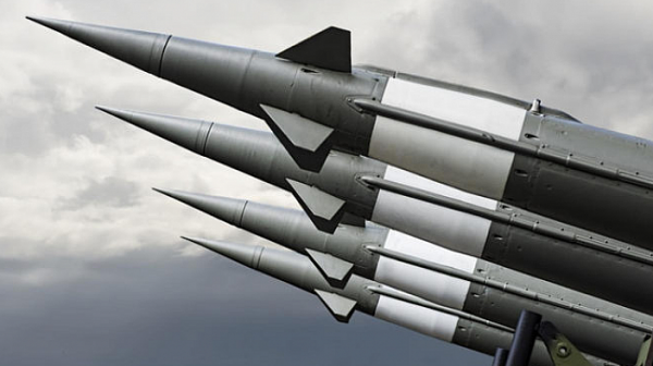 Северна Корея е изстреляла 8 балистични ракети